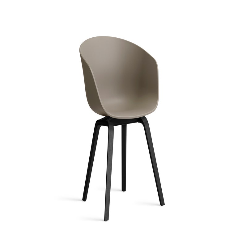 Fauteuil AAC 22 de Hay, Piétement en chêne teinté noir, Khaki 2.0