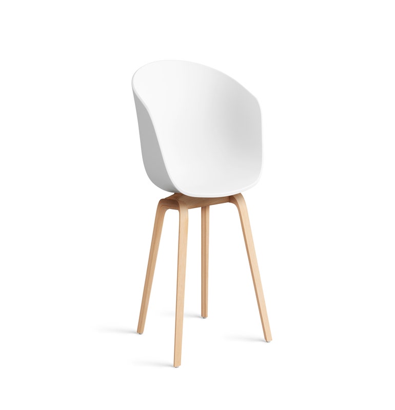 Fauteuil AAC 22, Piétement chêne savonné de Hay, White 2.0