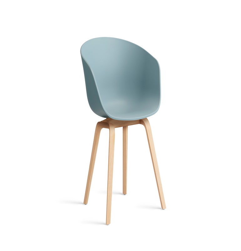 Fauteuil AAC 22, Piétement chêne savonné de Hay, Dusty blue 2.0