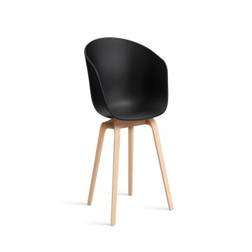 Fauteuil AAC 22, Piétement chêne savonné de Hay, Black 2.0