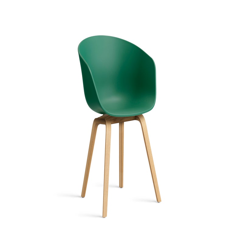 Fauteuil AAC 22, Piétement chêne vernis naturel de Hay, Teal green 2.0
