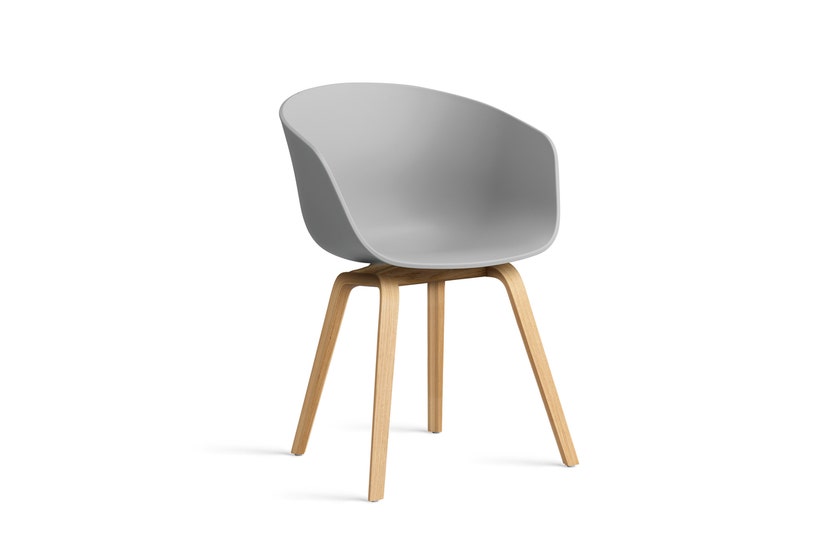Fauteuil AAC 22 de Hay, Piétement chêne vernis naturel, Concrete grey 2.0 Fauteuil AAC 22 de Hay, Piétement chêne vernis naturel, Concrete grey 2.0