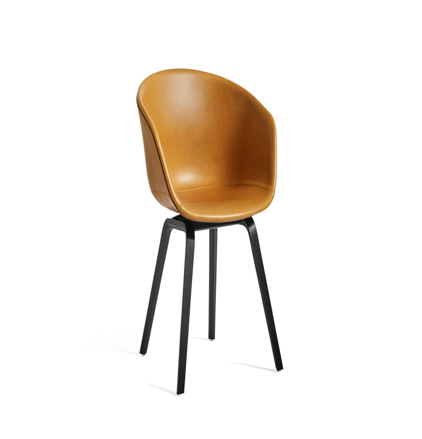 Fauteuil AAC23 de Hay, Pieds en chêne noir vernis naturel, Sens cognac