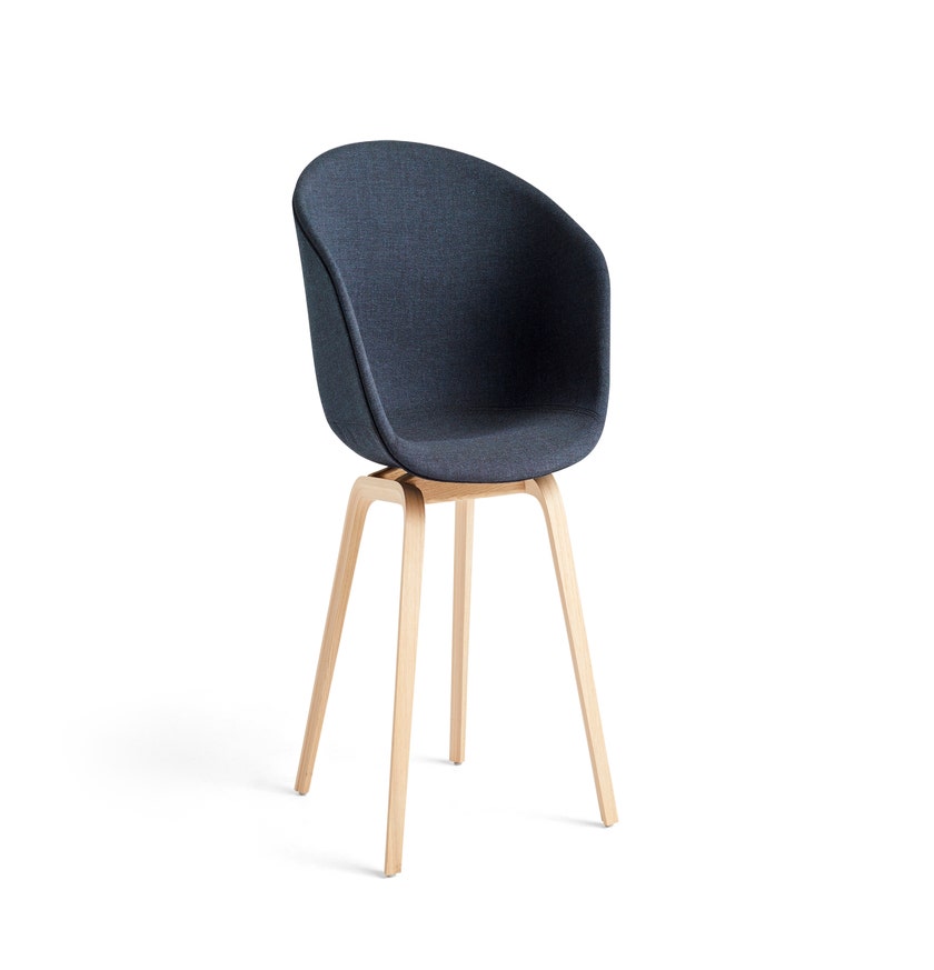 Fauteuil AAC23 de Hay, Pieds en chêne vernis naturel, Remix 873