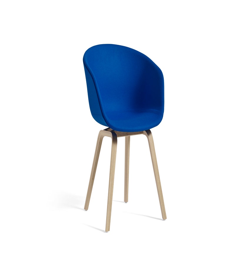 Fauteuil AAC23 de Hay, Pieds en chêne vernis naturel, Divina 756