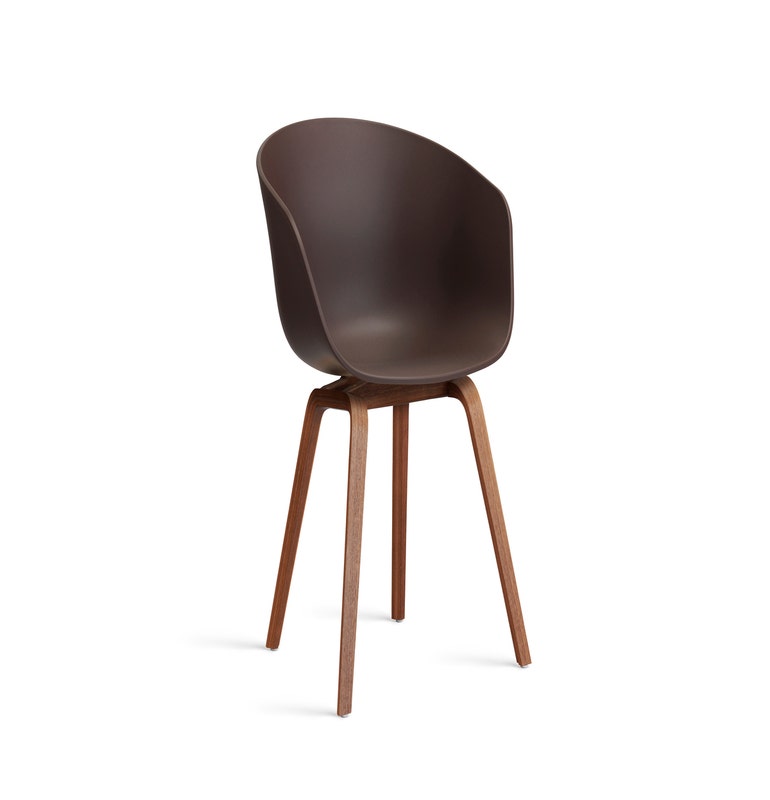 Fauteuil AAC 22, Piétement noyer vernis naturel de Hay, Raisin 2.0