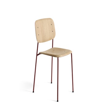 Chaise SOFT EDGE 40 de Hay, Structure rouge, Assise chêne naturel