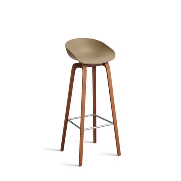 Tabouret AAS32 LOW de Hay, H.64, Pieds en noyer vernis naturel, Repose-pieds inox, Clay 2.0
