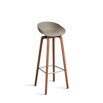 Tabouret AAS32 LOW de Hay, H.64, Pied en noyer vernis naturel, Repose-pied inox, Khaki 2.0
