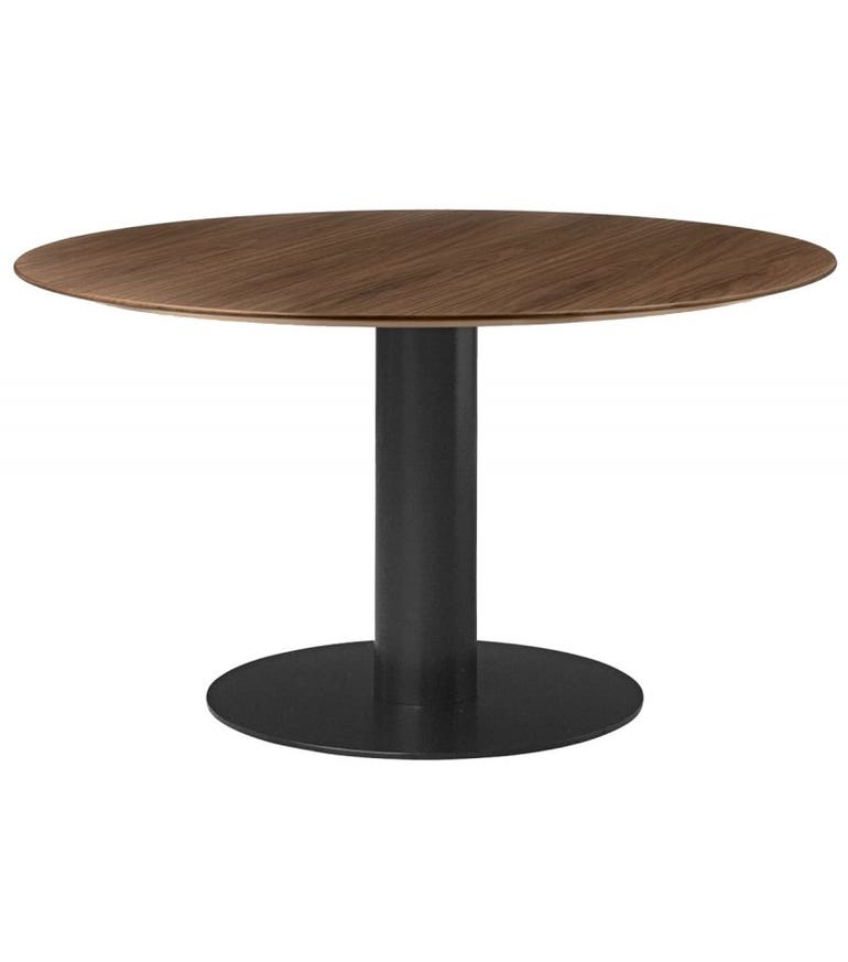 Table 2.0 de Gubi, Base noire, Ø110, American Walnut Semi Matt Lacquered Table 2.0 de Gubi, Base noire, Ø110, American Walnut Semi Matt Lacquered
