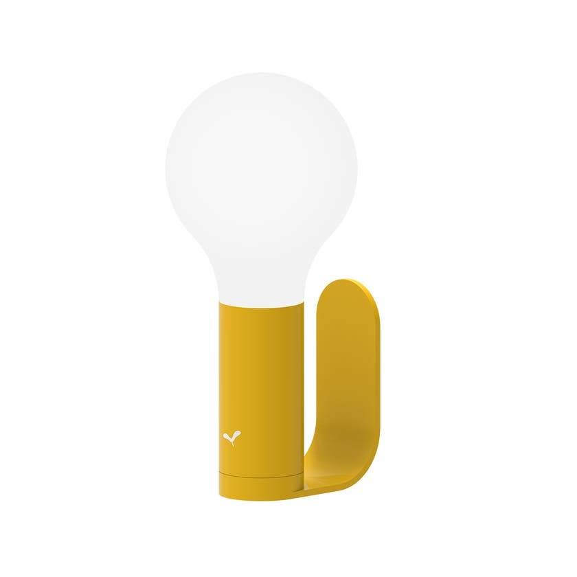 Support / applique murale pour lampe APLO de Fermob, Miel Support / applique murale pour lampe APLO de Fermob, Miel