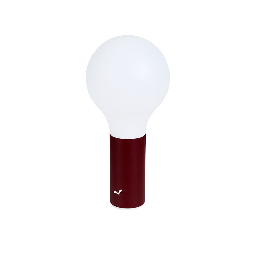 Lampe APLO de Fermob, Cerise noire Lampe APLO de Fermob, Cerise noire