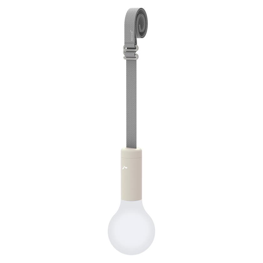 Lampe APLO de Fermob, avec sangle de suspension, Gris argile Lampe APLO de Fermob, avec sangle de suspension, Gris argile