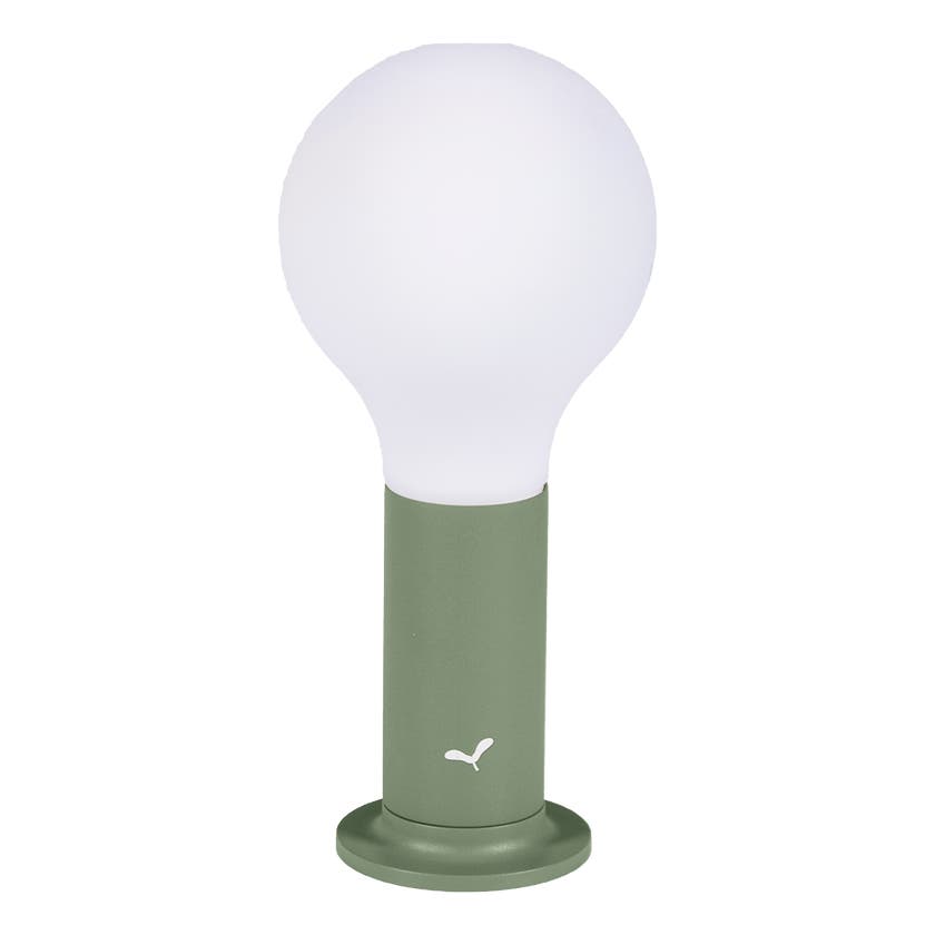 Lampe APLO de Fermob, avec support aimanté, Cactus Lampe APLO de Fermob, avec support aimanté, Cactus