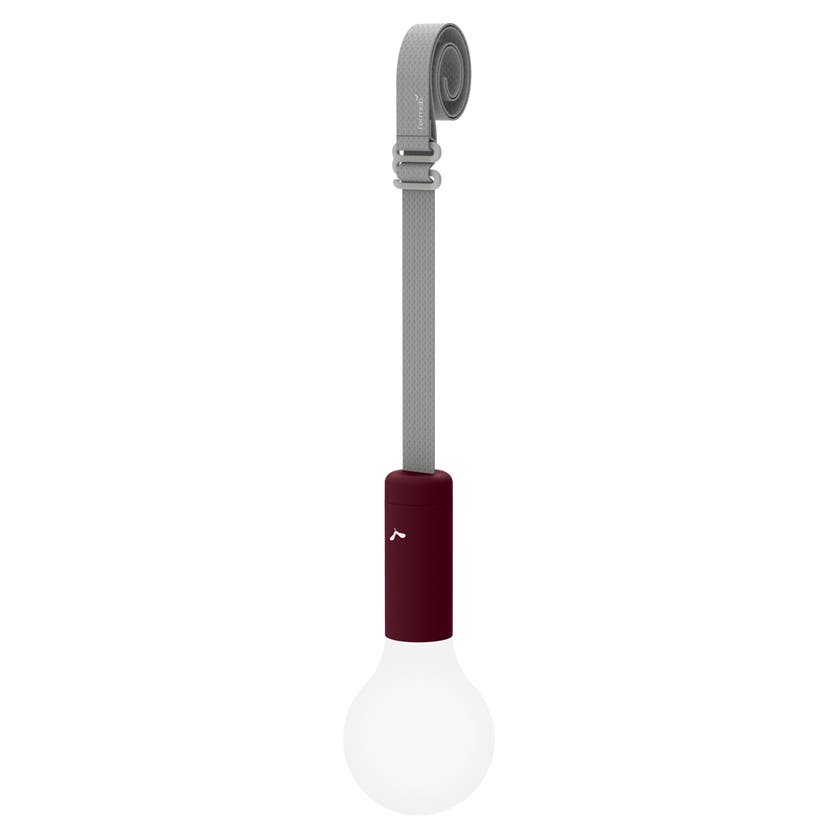 Lampe APLO de Fermob, avec sangle de suspension, Cerise noire Lampe APLO de Fermob, avec sangle de suspension, Cerise noire