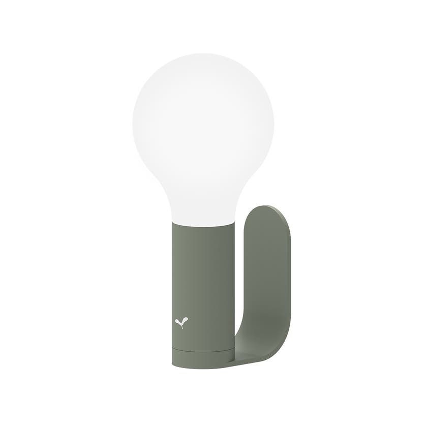 Lampe APLO de Fermob, avec support applique murale, Cactus Lampe APLO de Fermob, avec support applique murale, Cactus