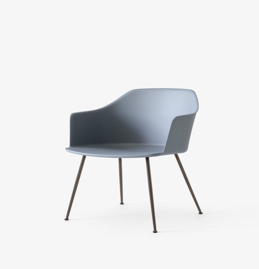 Fauteuil RELY HW33 de &TRADITION, Pieds bronze, Assise bleu clair 