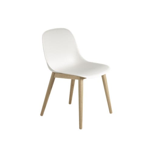 Chaise FIBER piétement bois de Muuto, Blanc Chaise FIBER piétement bois de Muuto, Blanc