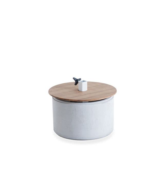 Socle béton Ø.45 cm pour parasol LIPARI de Unopiu, Avec tablette en bois d'iroko Ø.55 cm