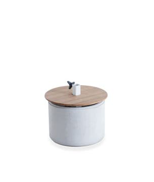 Socle béton Ø.45 cm pour parasol LIPARI de Unopiu, Avec tablette en bois d'iroko Ø.55 cm Socle béton Ø.45 cm pour parasol LIPARI de Unopiu, Avec tablette en bois d'iroko Ø.55 cm
