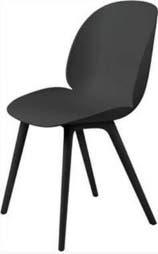 Chaise BEETLE unupholstered Plastic base de Gubi, Pieds noir, Assise noir Chaise BEETLE unupholstered Plastic base de Gubi, Pieds noir, Assise noir