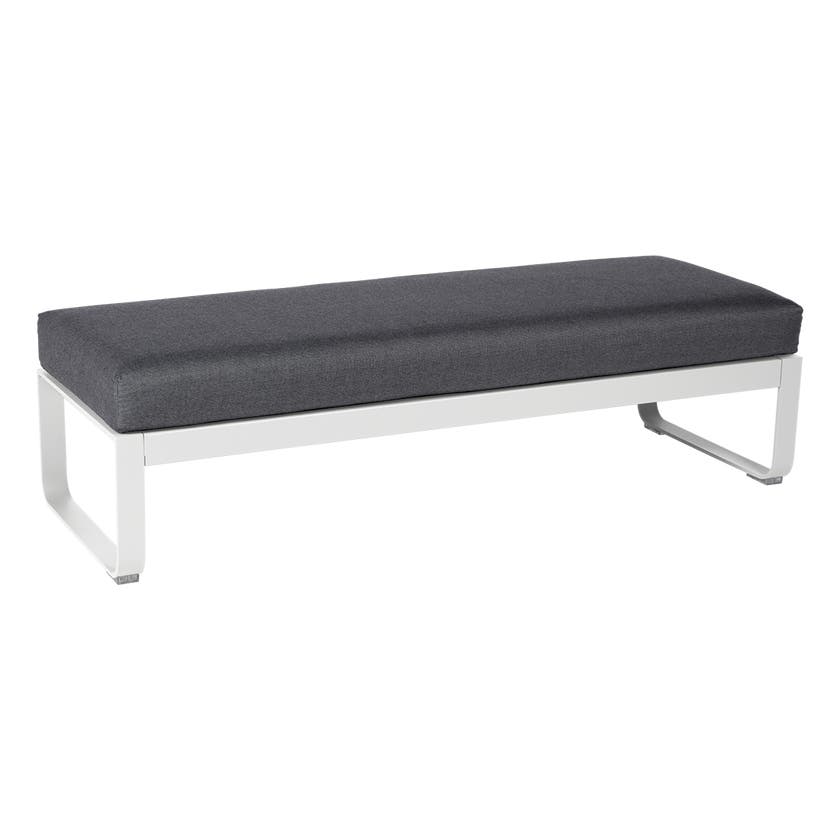 Banquette BELLEVIE 2 places de Fermob, coussin gris graphite, Blanc coton Banquette BELLEVIE 2 places de Fermob, coussin gris graphite, Blanc coton