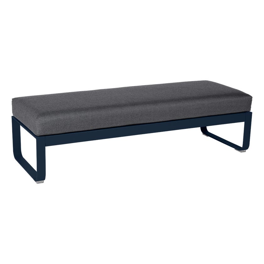 Banquette BELLEVIE 2 places de Fermob, coussin gris graphite, Bleu abysse Banquette BELLEVIE 2 places de Fermob, coussin gris graphite, Bleu abysse