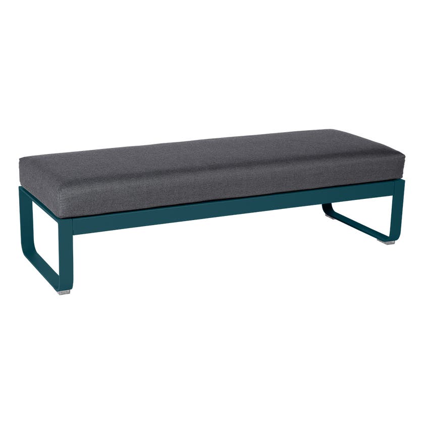 Banquette BELLEVIE 2 places de Fermob, coussin gris graphite, Bleu acapulco Banquette BELLEVIE 2 places de Fermob, coussin gris graphite, Bleu acapulco