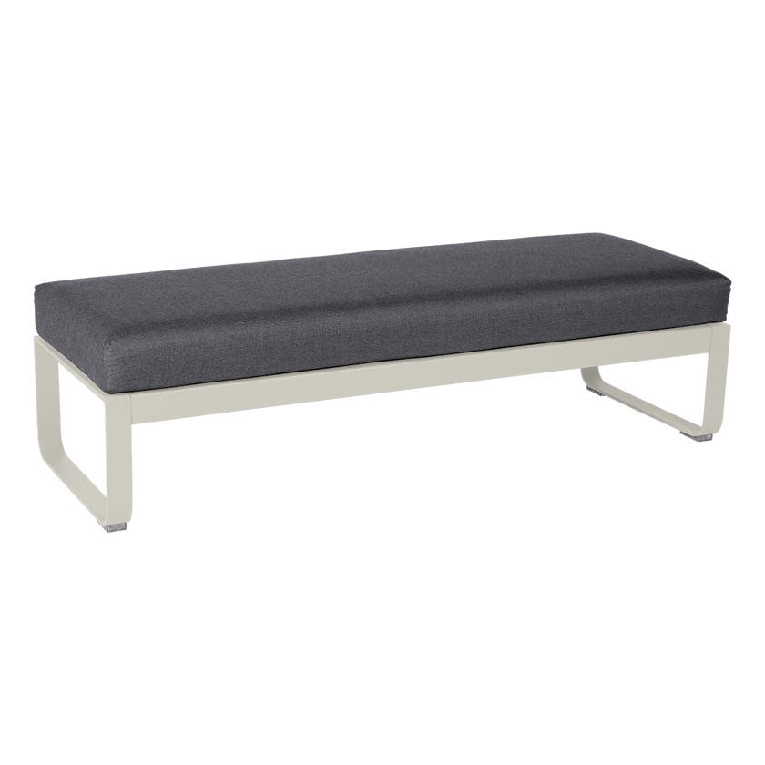 Banquette BELLEVIE 2 places de Fermob, coussin gris graphite, Gris argile Banquette BELLEVIE 2 places de Fermob, coussin gris graphite, Gris argile