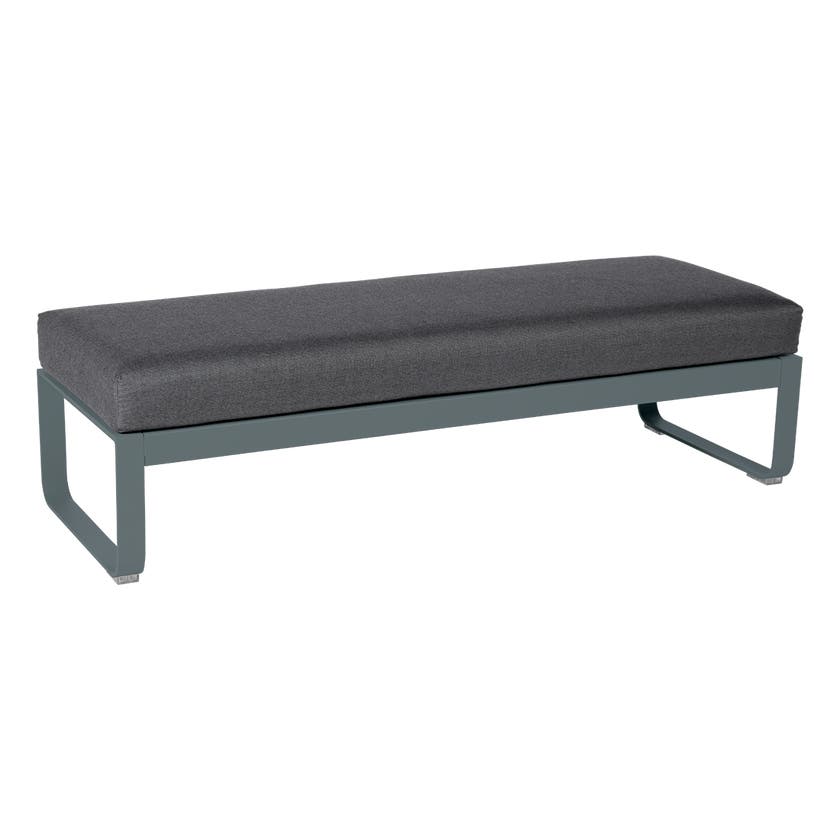 Banquette BELLEVIE 2 places de Fermob, coussin gris graphite, Gris orage Banquette BELLEVIE 2 places de Fermob, coussin gris graphite, Gris orage