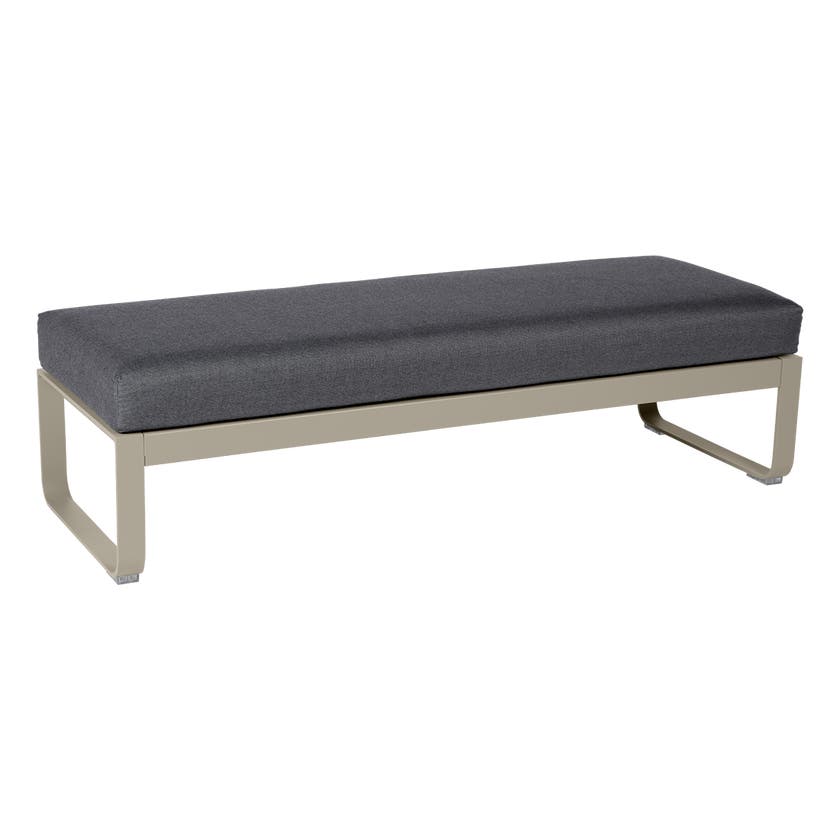 Banquette BELLEVIE 2 places de Fermob, coussin gris graphite, Muscade Banquette BELLEVIE 2 places de Fermob, coussin gris graphite, Muscade
