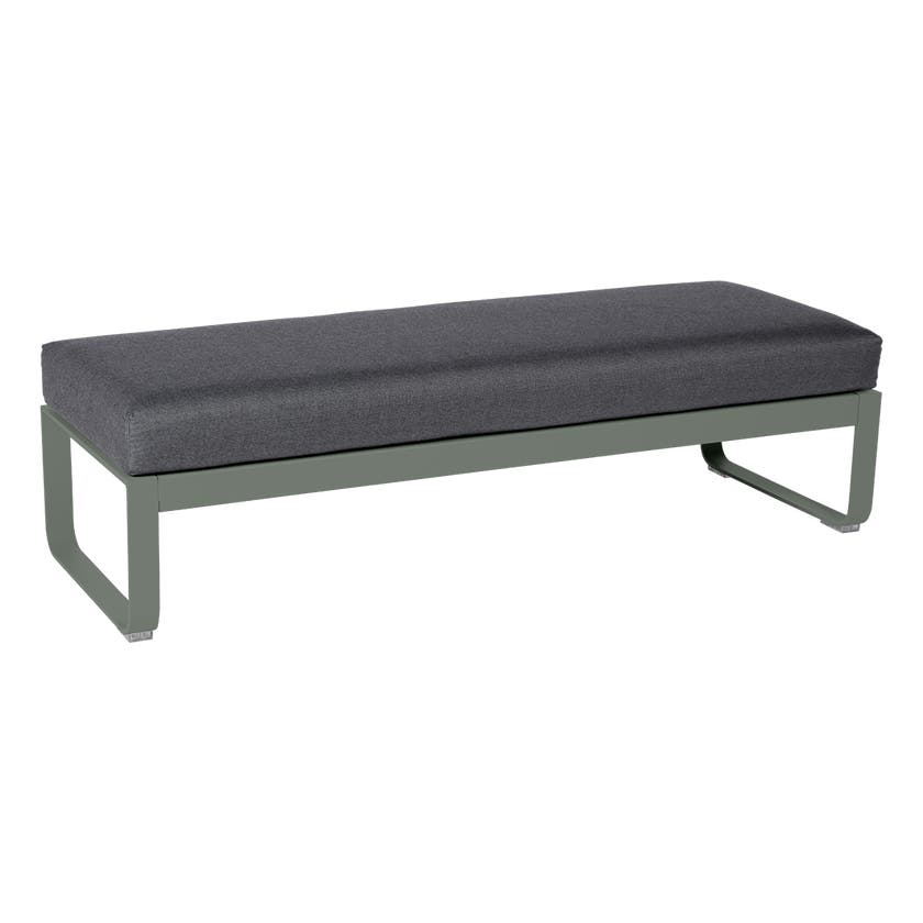 Banquette BELLEVIE 2 places de Fermob, coussin gris graphite, Romarin Banquette BELLEVIE 2 places de Fermob, coussin gris graphite, Romarin