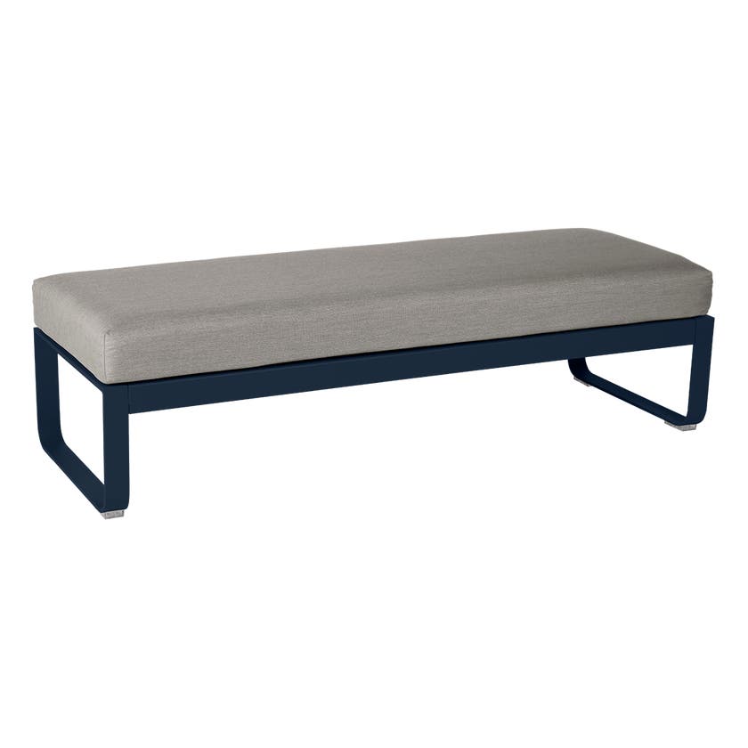Banquette BELLEVIE 2 places de Fermob, Coussin Taupe grisé, Bleu abysse Banquette BELLEVIE 2 places de Fermob, Coussin Taupe grisé, Bleu abysse