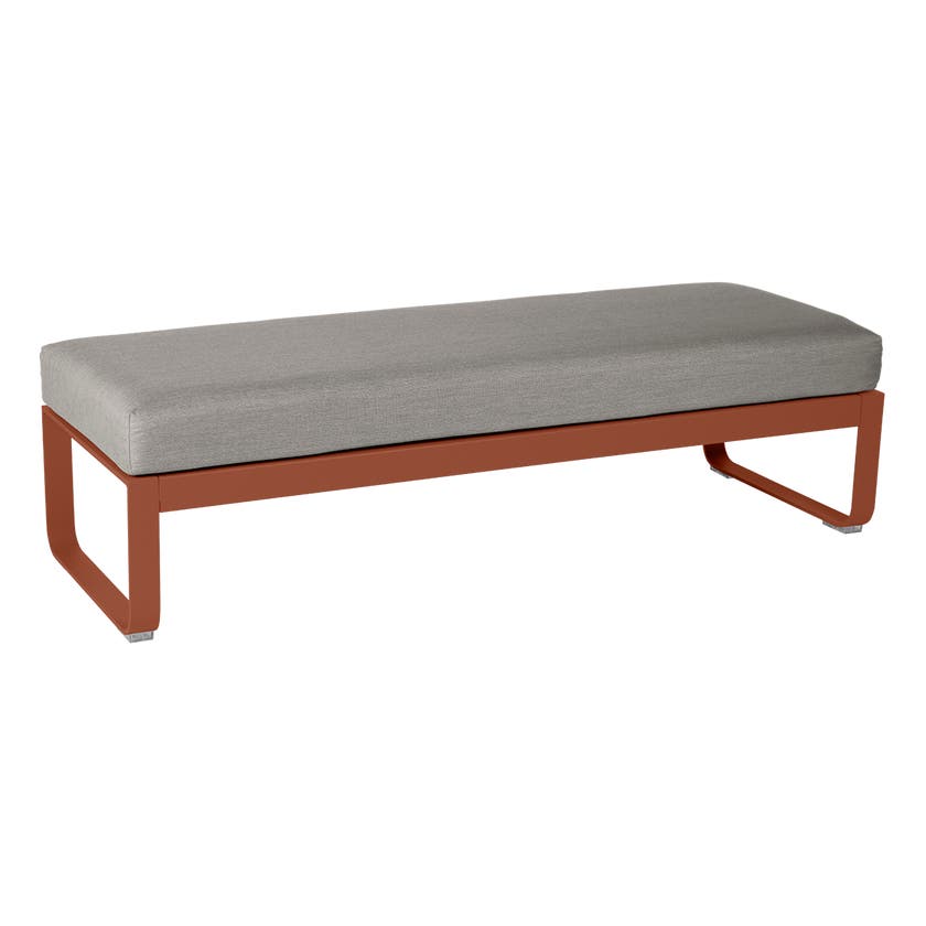 Banquette BELLEVIE 2 places de Fermob, Coussin Taupe grisé, Ocre rouge Banquette BELLEVIE 2 places de Fermob, Coussin Taupe grisé, Ocre rouge