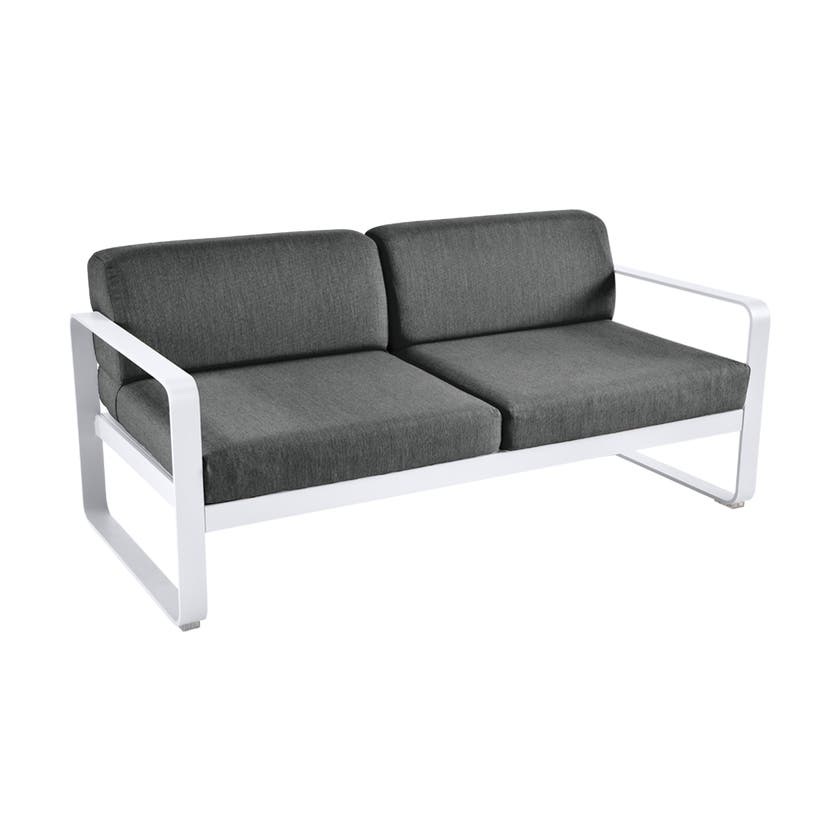 Canapé BELLEVIE de Fermob, coussin gris graphite, Blanc coton Canapé BELLEVIE de Fermob, coussin gris graphite, Blanc coton