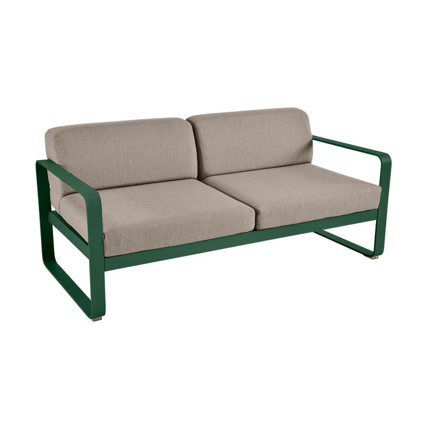 Canapé BELLEVIE de Fermob, Coussin Taupe grisé, Vert cèdre Canapé BELLEVIE de Fermob, Coussin Taupe grisé, Vert cèdre