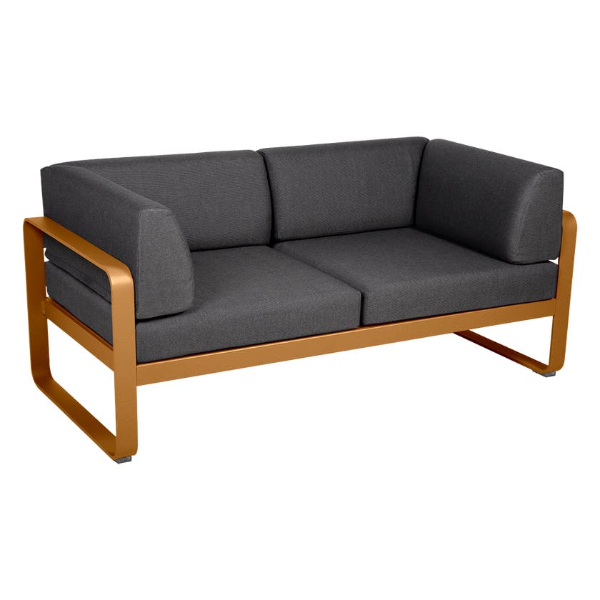 Canapé Club lounge BELLEVIE 2 places de Fermob, Pain d'épices, Coussin Gris graphite Canapé Club lounge BELLEVIE 2 places de Fermob, Pain d'épices, Coussin Gris graphite