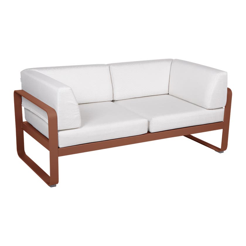 Canapé Club lounge BELLEVIE 2 places de Fermob, Ocre rouge, Coussin Blanc grisé Canapé Club lounge BELLEVIE 2 places de Fermob, Ocre rouge, Coussin Blanc grisé