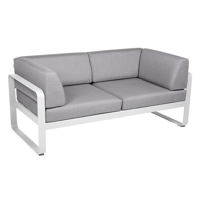 Canapé Club lounge BELLEVIE 2 places de Fermob, Blanc coton, Coussin Gris flanelle Canapé Club lounge BELLEVIE 2 places de Fermob, Blanc coton, Coussin Gris flanelle