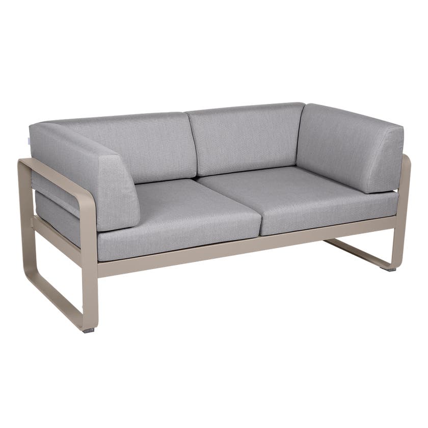 Canapé Club lounge BELLEVIE 2 places de Fermob, Muscade, Coussin Gris flanelle Canapé Club lounge BELLEVIE 2 places de Fermob, Muscade, Coussin Gris flanelle