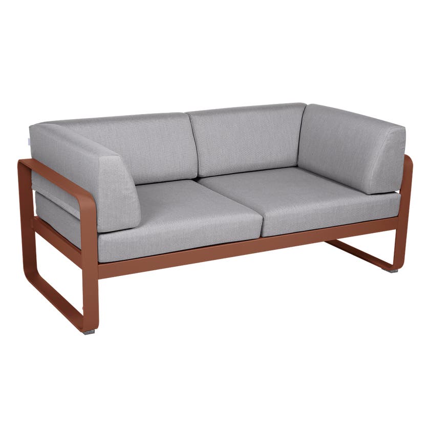Canapé Club lounge BELLEVIE 2 places de Fermob, Ocre rouge, Coussin Gris flanelle Canapé Club lounge BELLEVIE 2 places de Fermob, Ocre rouge, Coussin Gris flanelle