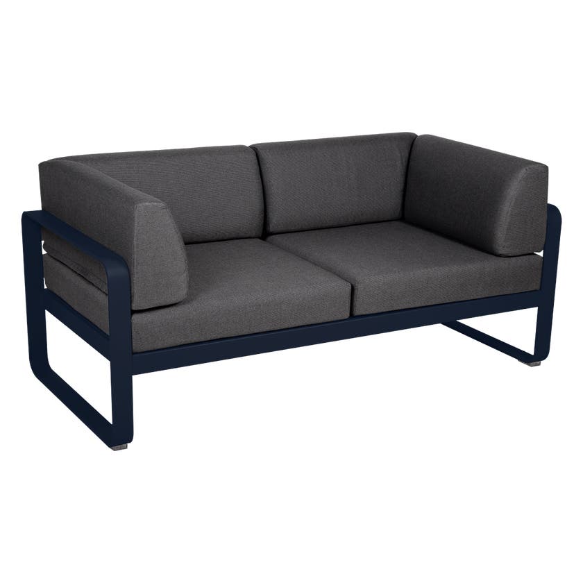 Canapé Club lounge BELLEVIE 2 places de Fermob, Bleu abysse, Coussin Gris graphite Canapé Club lounge BELLEVIE 2 places de Fermob, Bleu abysse, Coussin Gris graphite