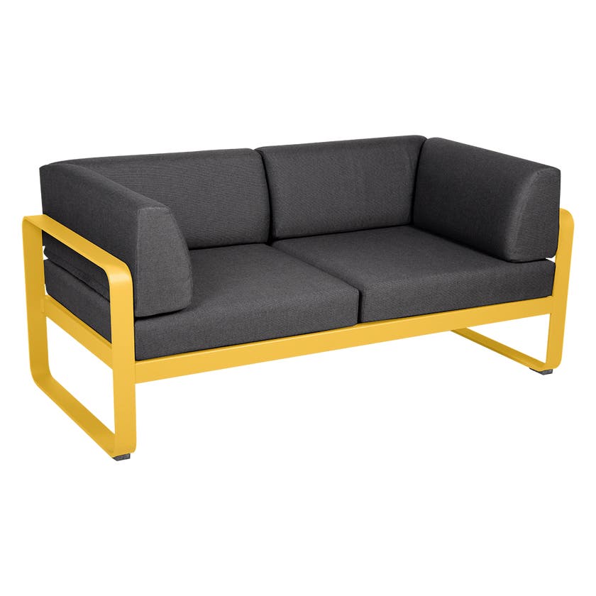 Canapé Club lounge BELLEVIE 2 places de Fermob, Miel, Coussin Gris graphite Canapé Club lounge BELLEVIE 2 places de Fermob, Miel, Coussin Gris graphite