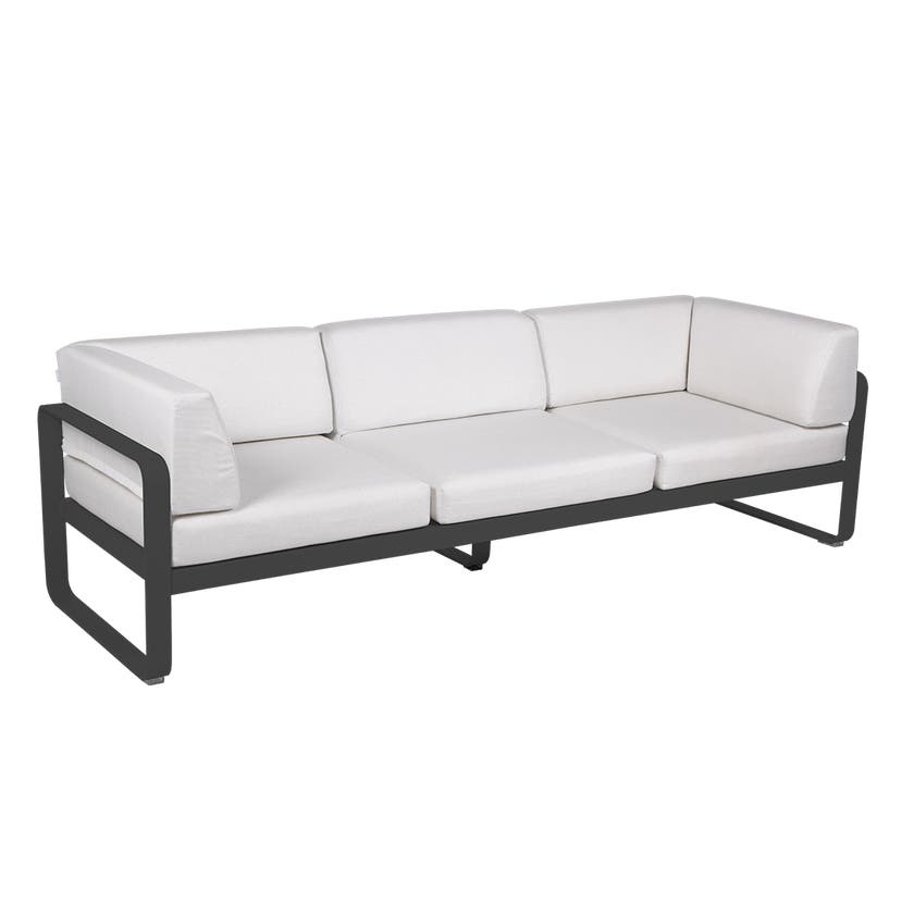 Canapé club 3 places BELLEVIE de Fermob, Carbone , Coussin Blanc grisé Canapé club 3 places BELLEVIE de Fermob, Carbone , Coussin Blanc grisé