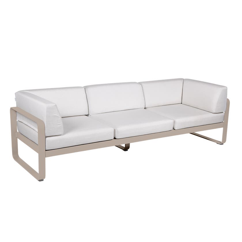 Canapé club 3 places BELLEVIE de Fermob, Muscade, Coussin Blanc grisé Canapé club 3 places BELLEVIE de Fermob, Muscade, Coussin Blanc grisé