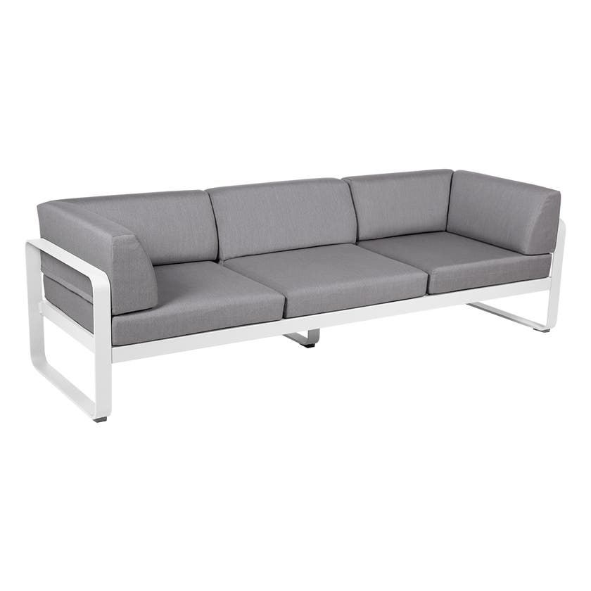 Canapé club 3 places BELLEVIE de Fermob, Blanc coton, Coussin Gris flanelle Canapé club 3 places BELLEVIE de Fermob, Blanc coton, Coussin Gris flanelle