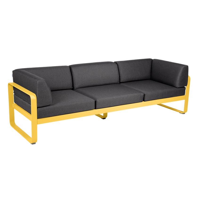 Canapé club 3 places BELLEVIE de Fermob, Miel, Coussin Gris graphite Canapé club 3 places BELLEVIE de Fermob, Miel, Coussin Gris graphite