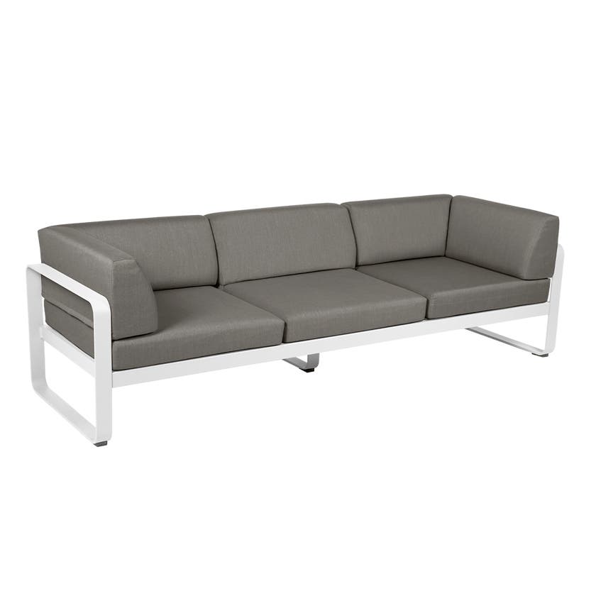 Canapé club 3 places BELLEVIE de Fermob, Blanc coton, Coussin Taupe grisé Canapé club 3 places BELLEVIE de Fermob, Blanc coton, Coussin Taupe grisé