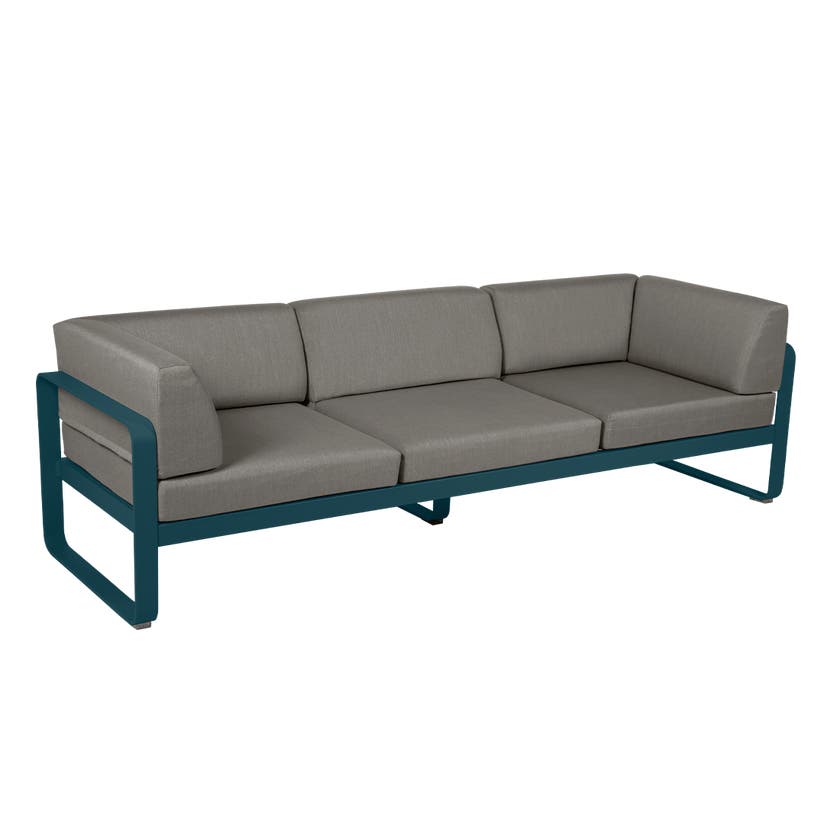 Canapé club 3 places BELLEVIE de Fermob, Bleu acapulco, Coussin Taupe grisé Canapé club 3 places BELLEVIE de Fermob, Bleu acapulco, Coussin Taupe grisé