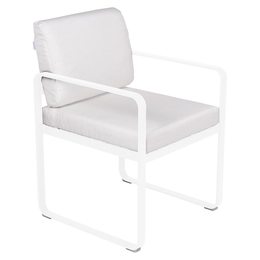 Fauteuil de repas BELLEVIE de Fermob, Blanc coton, Coussin Blanc grisé Fauteuil de repas BELLEVIE de Fermob, Blanc coton, Coussin Blanc grisé